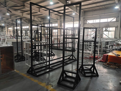 鋁型材展示架與升降系統 現代展示與存儲的靈活解決方案